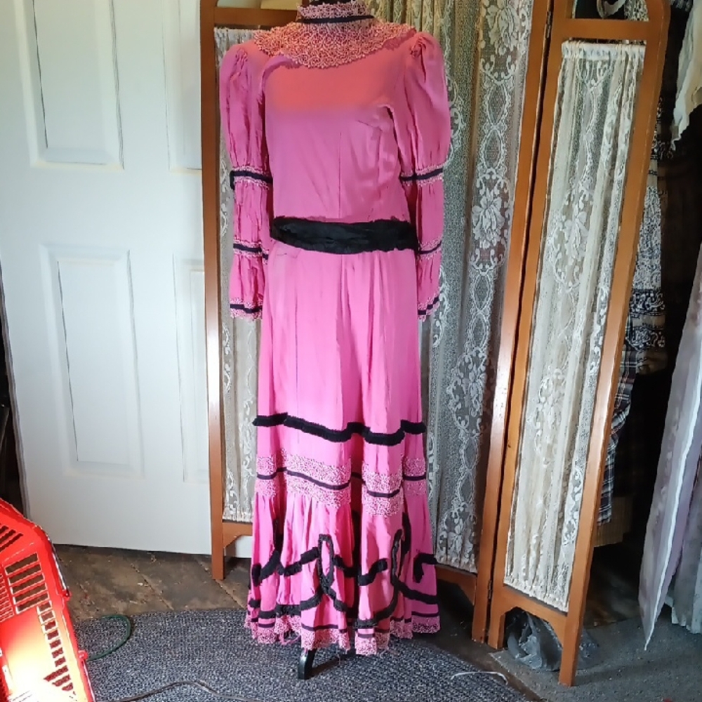 Woman's Size 4-6 Victorian Dress Pink &  Black Vintage Theater  Dress